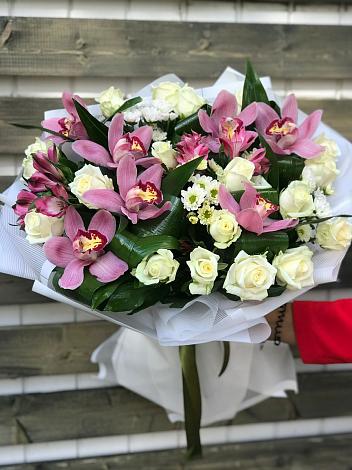 Букет цветов из: Розы и Хризантемы в Новоржеве