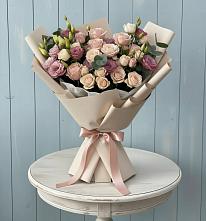 Букет цветов из:  Розы и Лизиантусы в Новоржеве