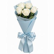 Букет 5 Белых роз Проуд в Новоржеве