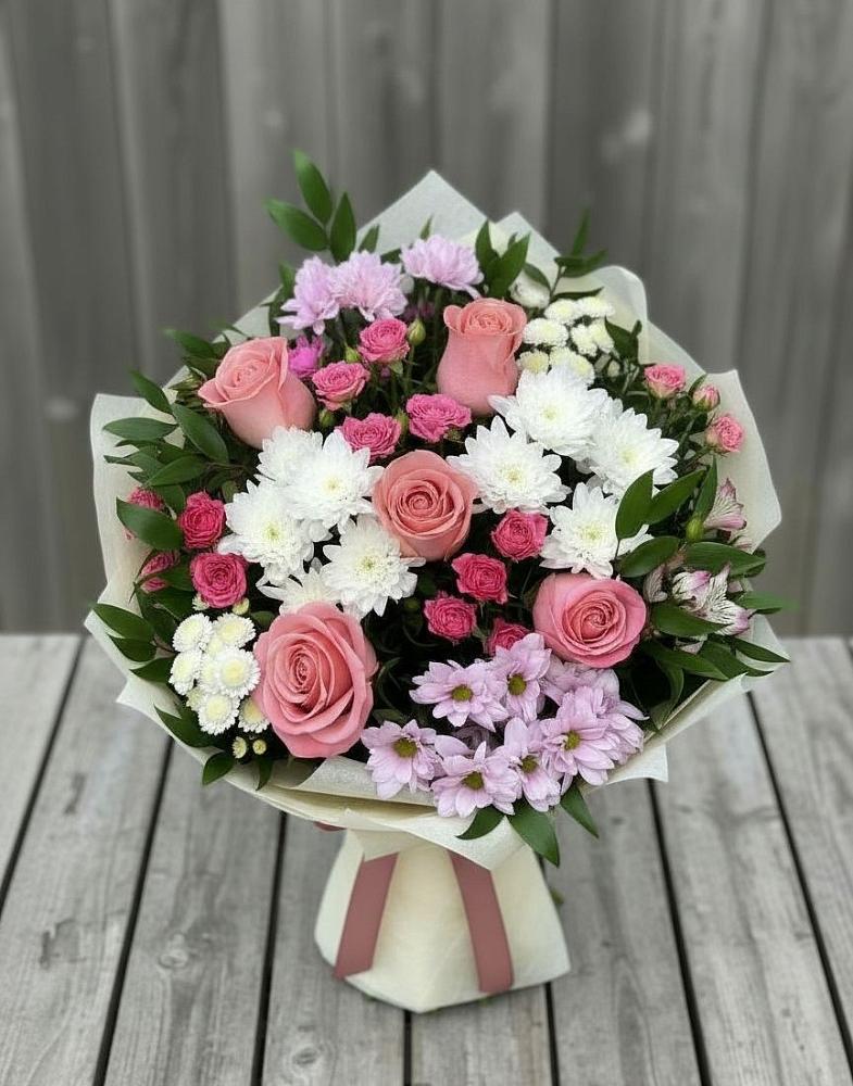 Букет цветов из: Альстромерии, Гвоздики, Розы и Хризантемы в Новоржеве