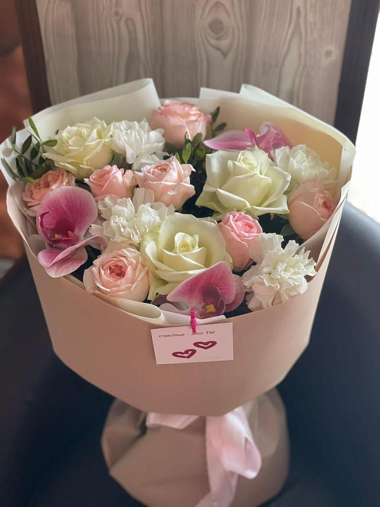 Букет цветов из: Орхидеи, Розы и Гвоздики в Новоржеве