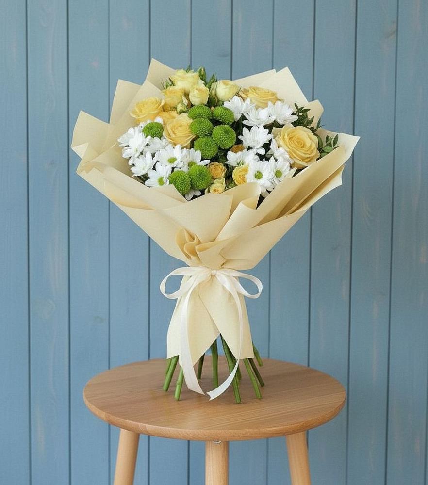 Букет цветов из: Хризантемы и Розы в Новоржеве