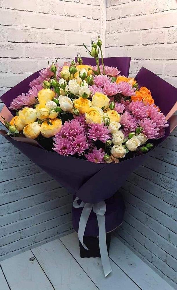 Букет цветов из: Хризантемы и Розы в Новоржеве
