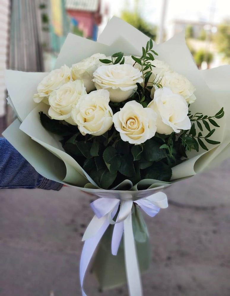 Букет Белые розы Проуд в Новоржеве