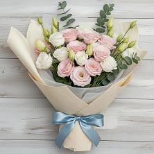 Букет цветов из:  Лизиантусы в Новоржеве