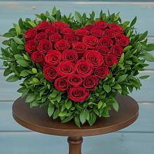 Цветочная композиция из Розы в виде сердца в Новоржеве