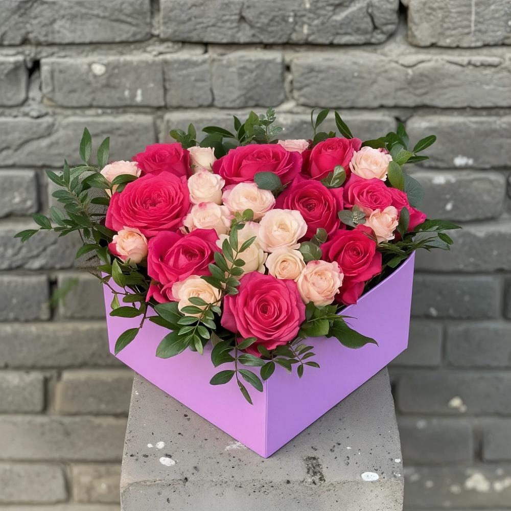 Цветочная композиция из Розы в коробке в Новоржеве