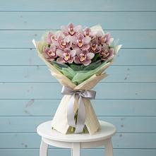 Букет цветов из:  Орхидеи и Розы в Новоржеве