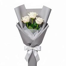 Букет 3 белые розы в Новоржеве