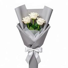 Букет 3 белые розы в Новоржеве