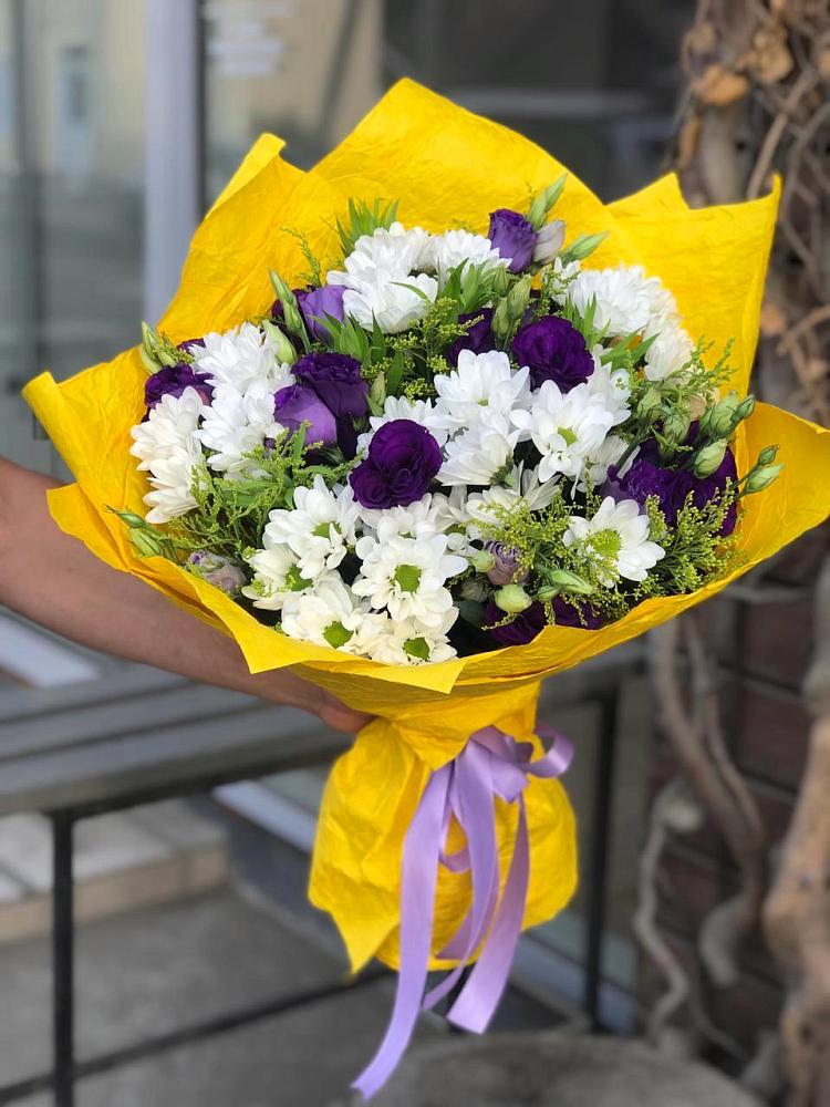 Букет цветов из: Ирисы, Хризантемы и Ромашки в Новоржеве