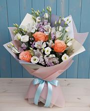Букет цветов из:  Лизиантусы, Розы, Альстромерии и Гипсофила в Новоржеве