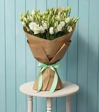 Букет цветов из:  Лизиантусы в Новоржеве