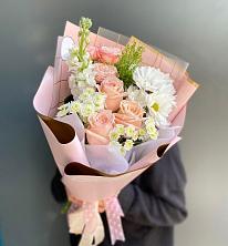 Букет цветов из:  Хризантемы и Розы в Новоржеве