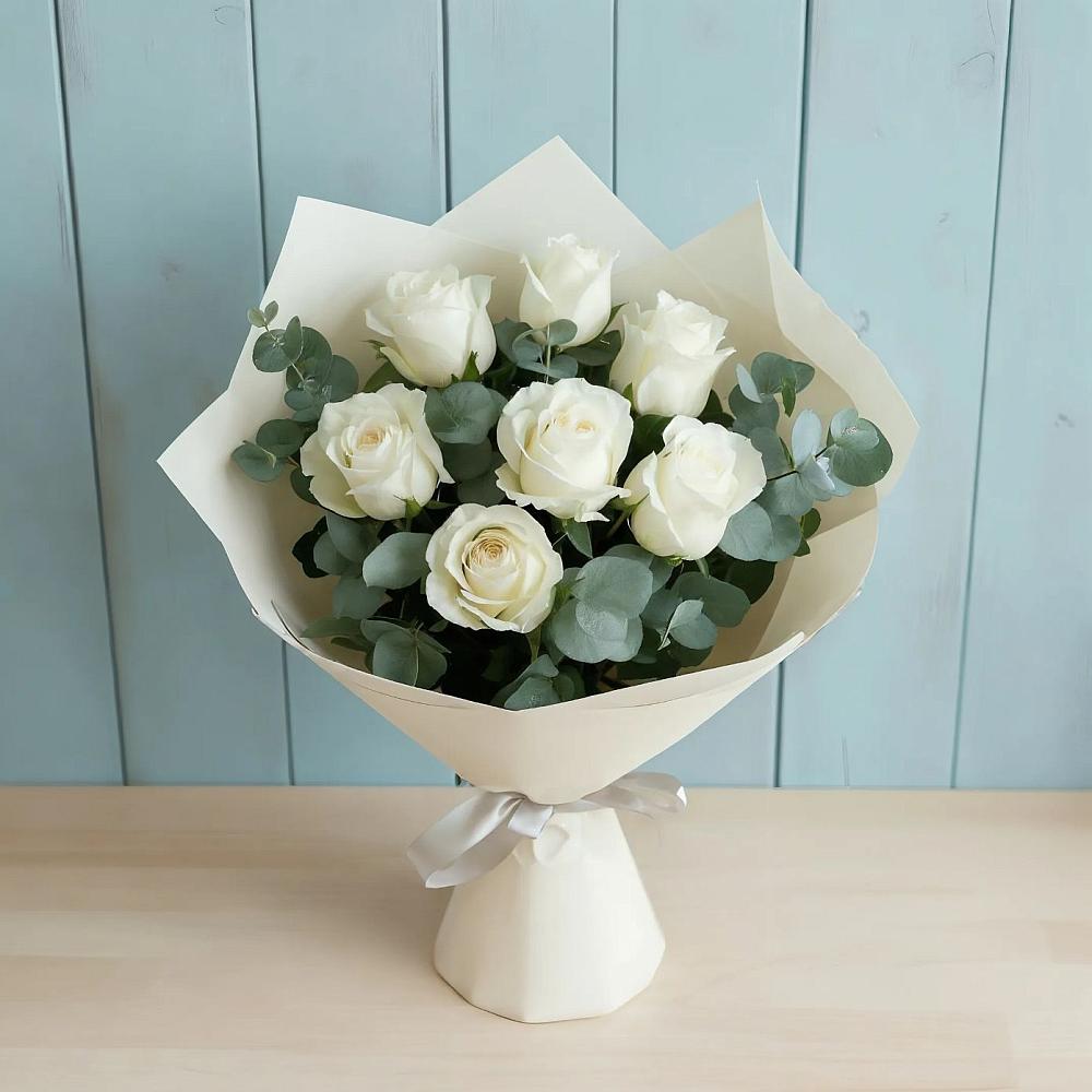 Букет Белые розы в Эвкалипте в Новоржеве