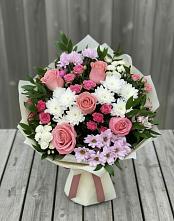 Букет цветов из:  Альстромерии, Гвоздики, Розы и Хризантемы в Новоржеве
