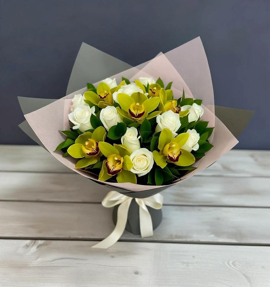 Букет цветов из: Орхидеи и Розы в Новоржеве