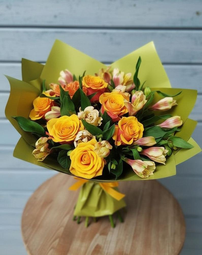 Букет цветов из: Альстромерии и Розы в Новоржеве