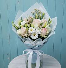 Букет цветов из:  Розы и Лизиантусы в Новоржеве