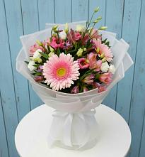 Букет цветов из:  Герберы, Альстромерии и Лизиантусы #REPLACE_PRED# Новоржеве