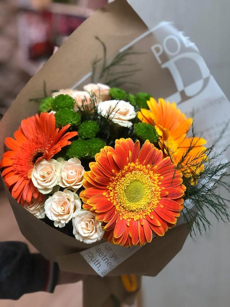 Букет цветов из: Герберы, Хризантемы и Розы в Новоржеве