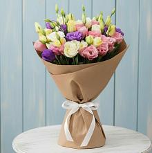 Букет цветов из:  Лизиантусы в Новоржеве