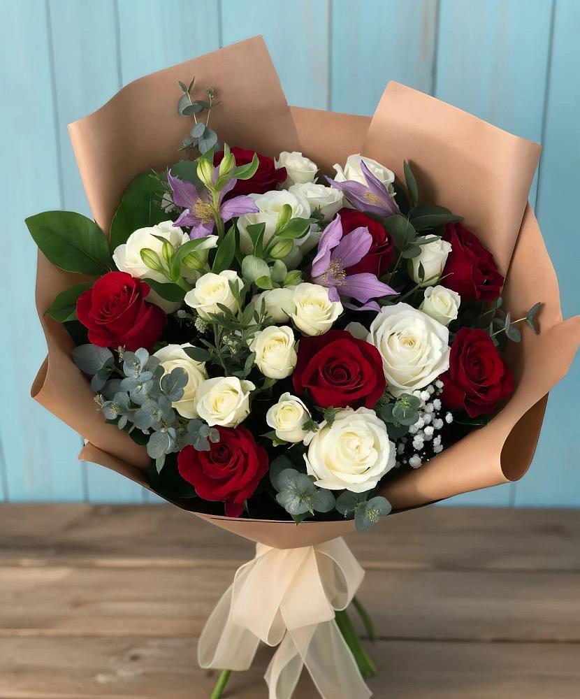 Букет цветов из: Розы и Альстромерии в Новоржеве