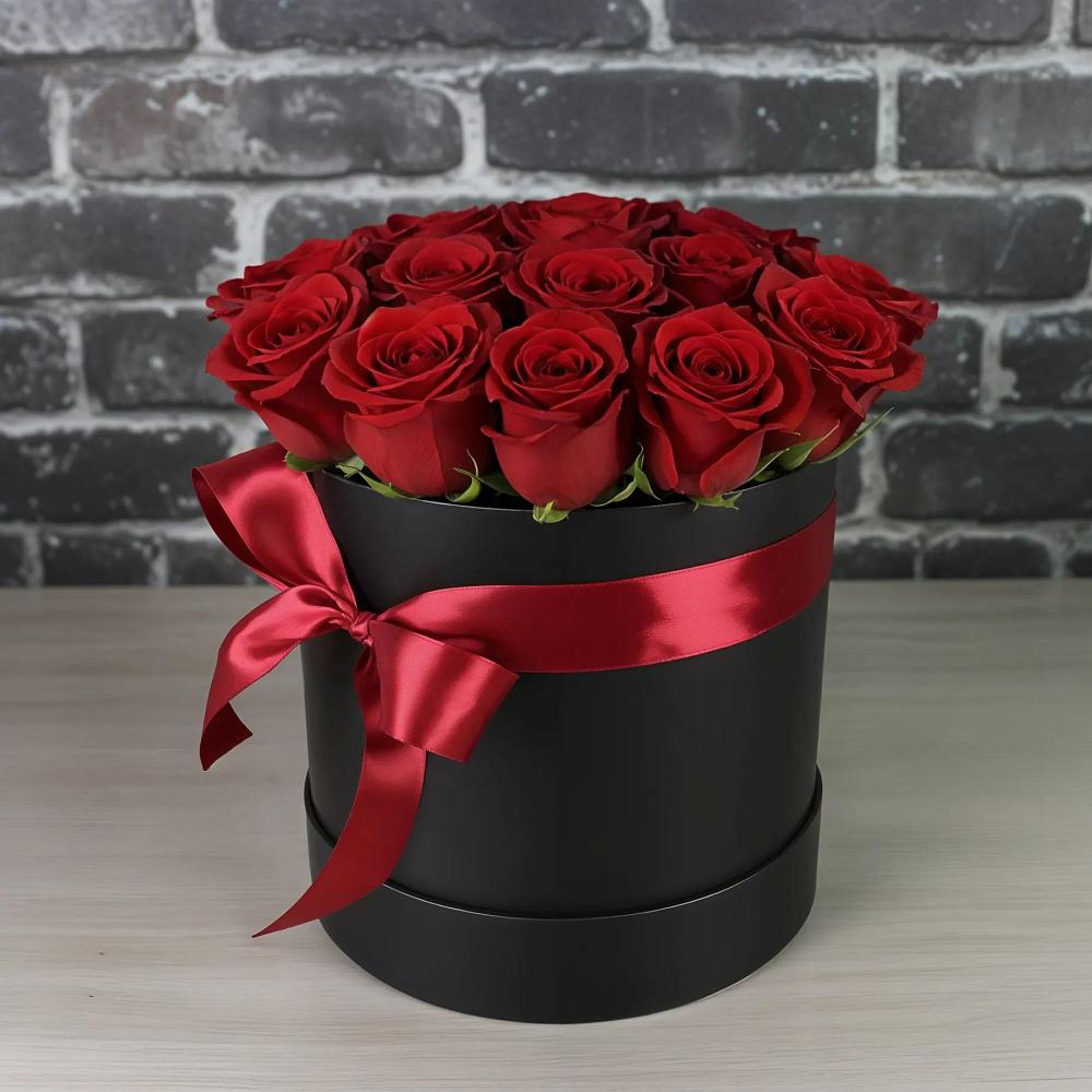 Цветочная композиция из Розы в шляпной коробке в Новоржеве