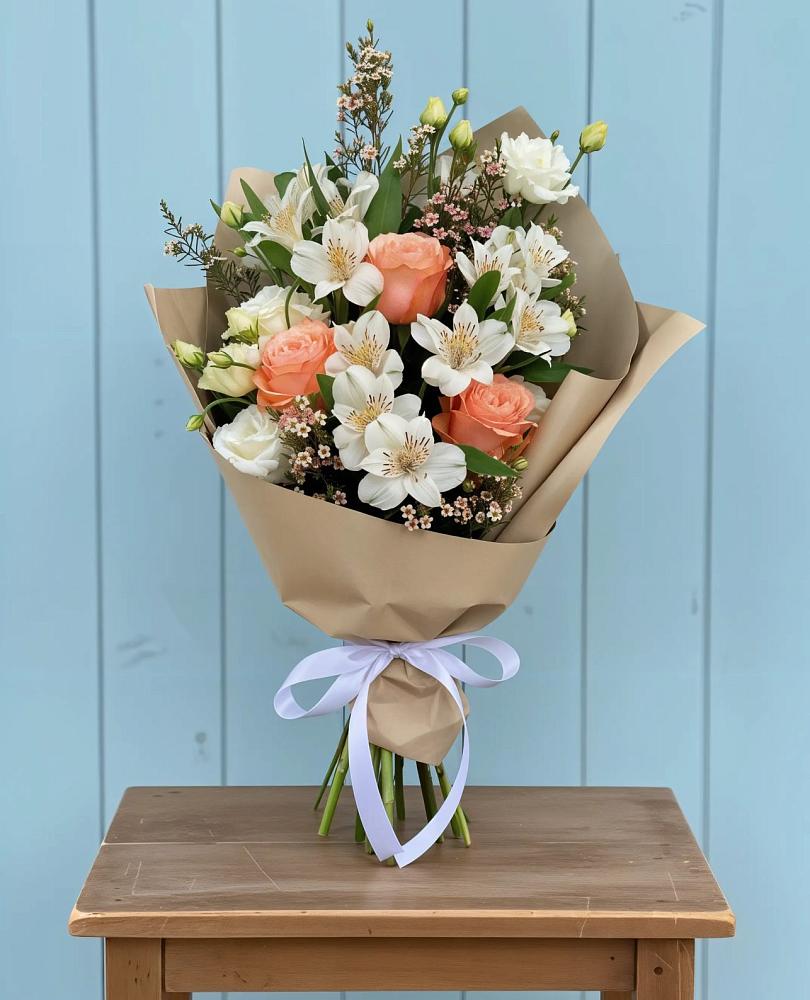 Букет цветов из: Альстромерии, Лизиантусы, Розы и Хризантемы в Новоржеве